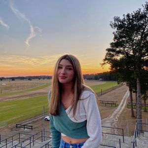 Meet your Posher, Isabella